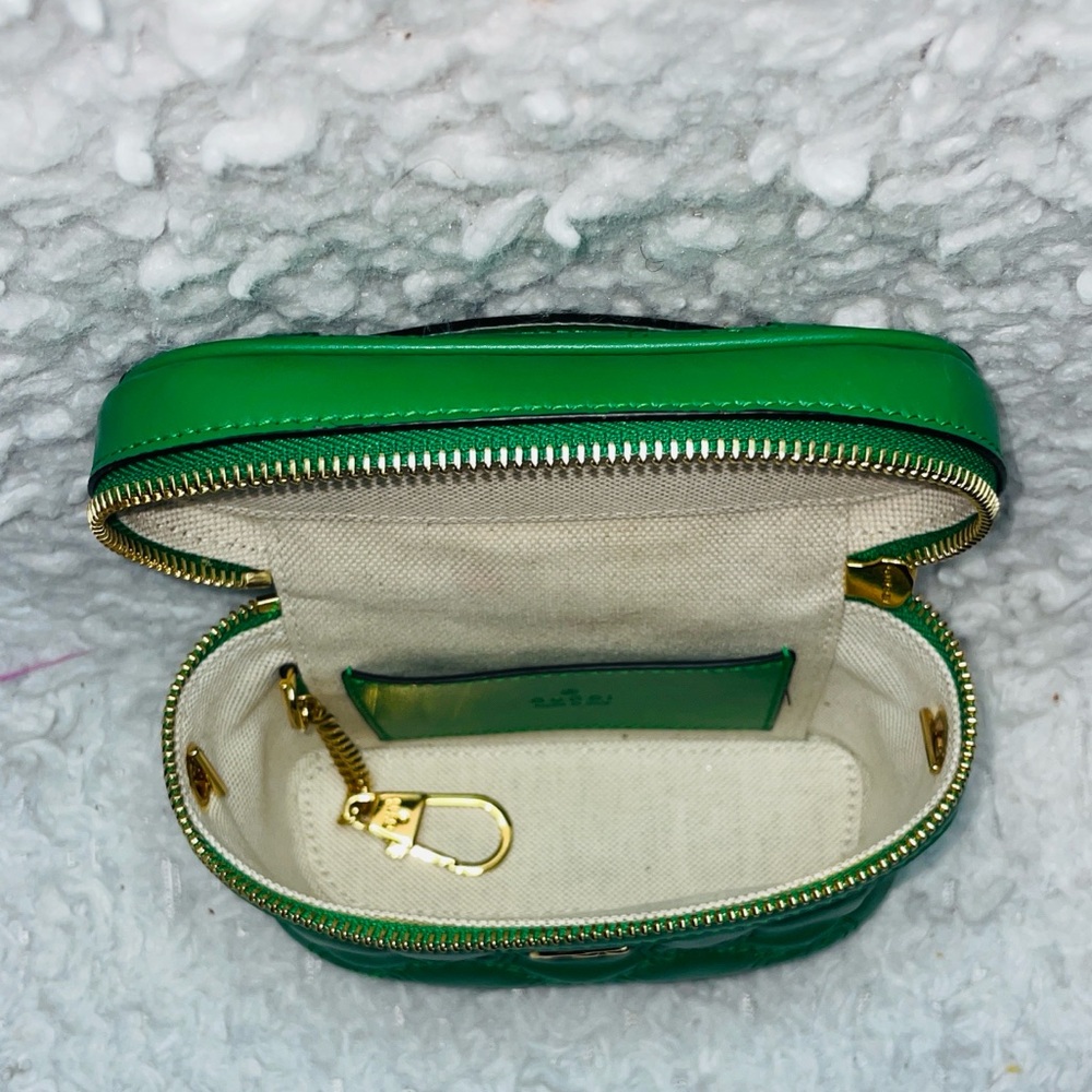 Gucci GG Embossed Matelasse Quilted Leather Vanity Mini Bag in Green 723770 - Picture 14 of 17